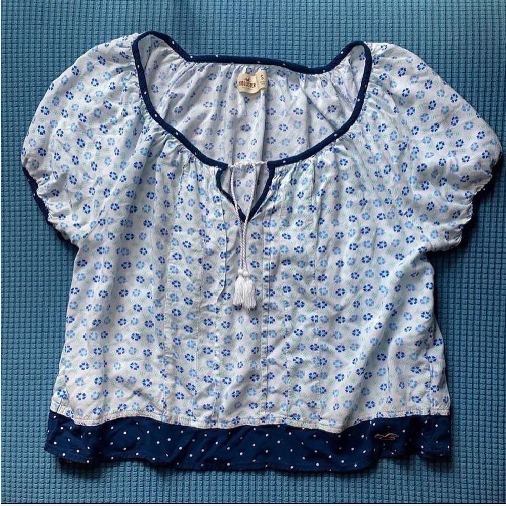 Hollister Blue and White Floral Blouse
